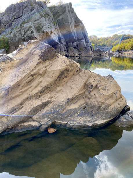 彩虹的岩石图片下载