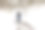 这个年轻人在冬天的林间小路上奔跑。图片下载