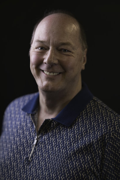 60多岁，秃顶，性格开朗图片下载