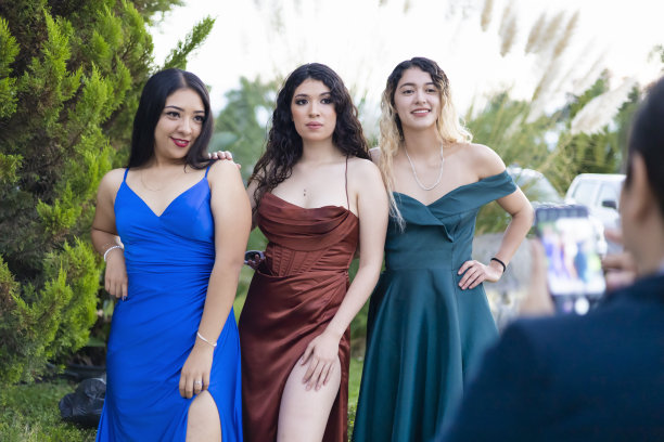 毕业时的大学朋友和同学图片下载