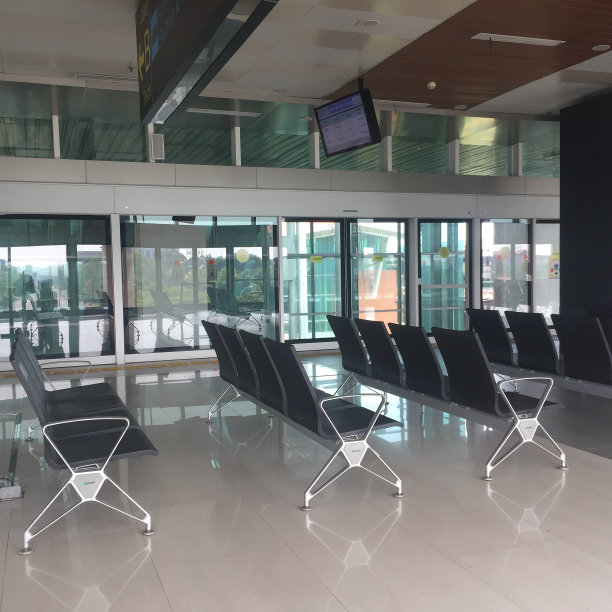 一排排等候的空椅子。图片下载