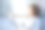 红发女商人在街上用手机自拍图片下载