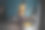 女摄影师在家庭摄影棚里安装相机。现代的博客。内容创造者。拍照片的女人。图片下载