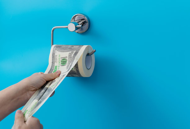 使用印有美元图案的卫生纸图片下载