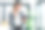 美丽优雅的女商人站在一个现代化的办公室用数码平板电脑工作图片下载
