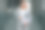 手里拿着笔记本电脑，站着。一名穿着正装的女子站在商务大楼附近的户外图片下载