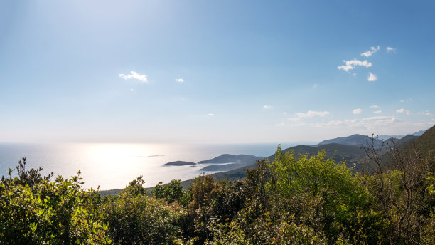 从克罗地亚黑山边境线高山上眺望克罗地亚海景全景图片下载
