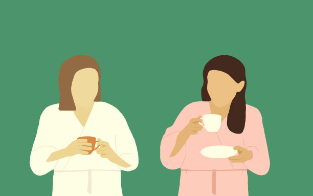 两个穿着浴袍的年轻女子早上用杯子喝热饮。图片下载