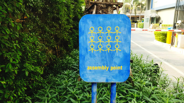 紧急情况下蓝色集合点标志图片下载