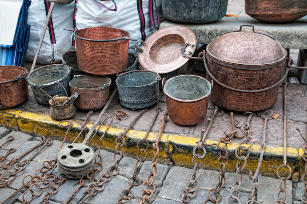 传统古董市场:古董收藏家和鉴赏家的天堂图片下载