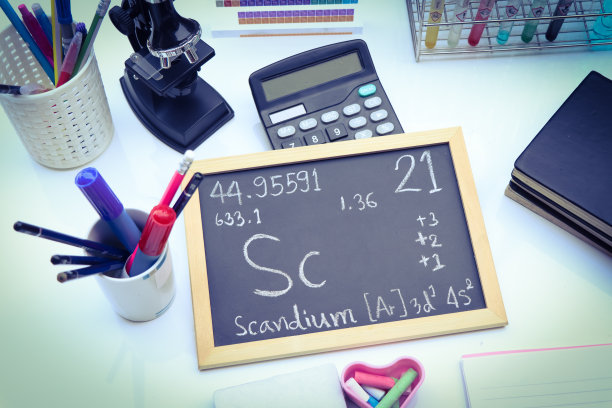 黑板上的钪和符号化学结构式图片下载