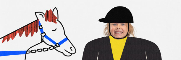 横幅上的小金发女孩穿着运动服骑马和微笑与兴奋的脸在白色的背景。幼稚的梦想图片下载