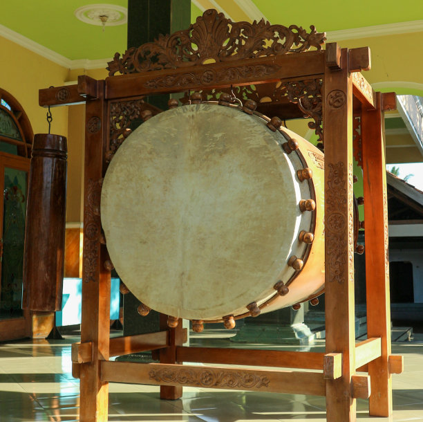 Bedug是印度尼西亚清真寺的一种传统乐器图片下载