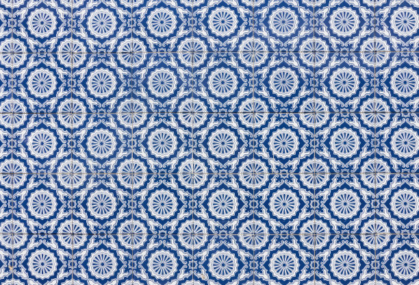 几何设计的葡萄牙瓷砖在蓝色图片下载
