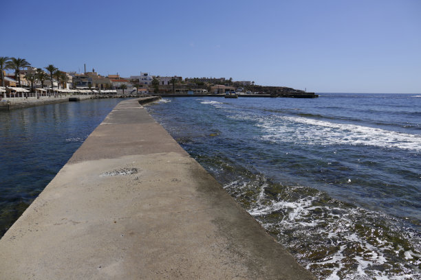 卡波德帕洛斯渔村的海滩和海湾图片下载