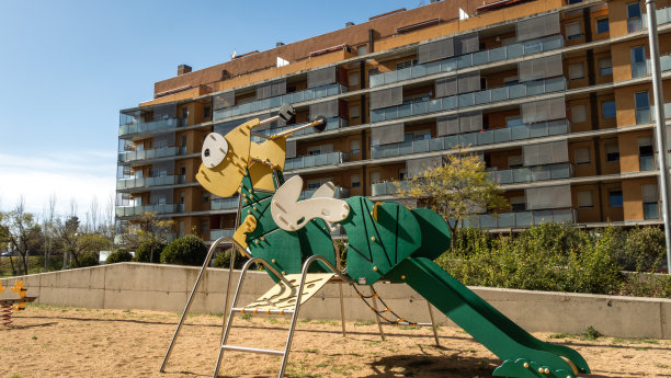 公园里孩子们的游戏图片下载