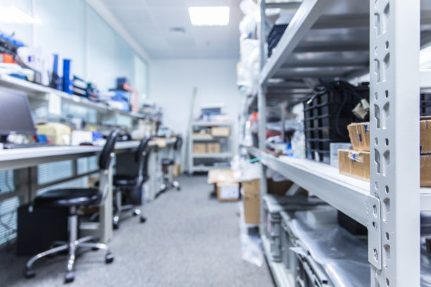 内部实验室和货架图片下载