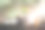小树生长在一堆硬币增加和沙漏与玩具车与自然散景背景。图片下载