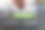 男子按下绿色按钮与文字更新现代黑色电脑键盘，特写图片下载