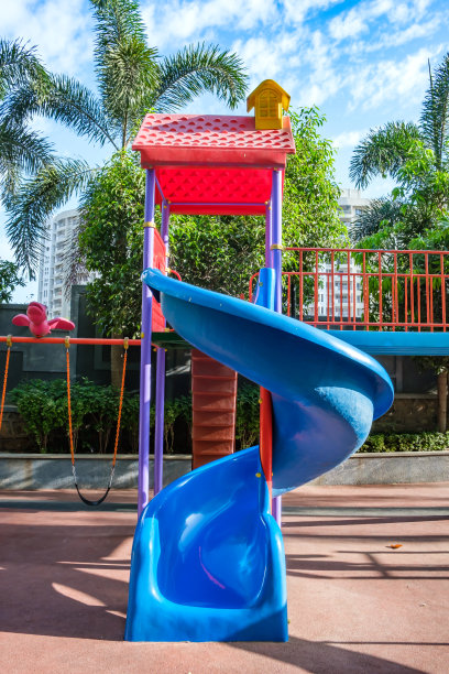 彩色儿童游乐区图片下载