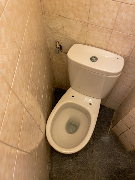 设计糟糕的厕所图片下载