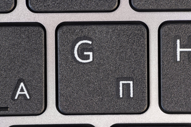 电脑上的黑色塑料键盘，近距离图片下载