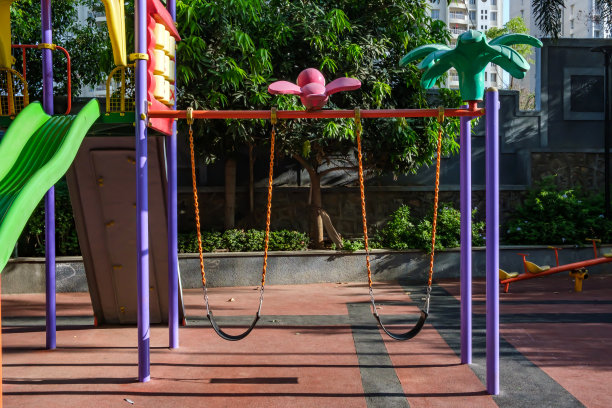 彩色儿童游乐区图片下载