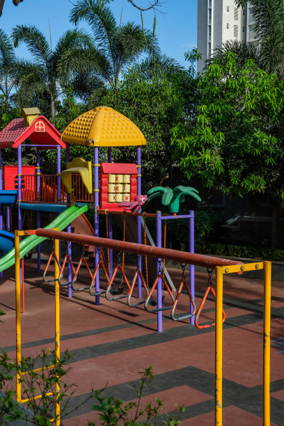 彩色儿童游乐区图片下载