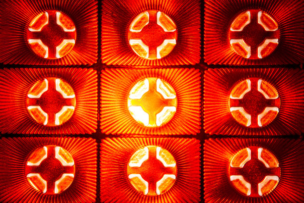 矩形框中的红色十字图案，中间有一盏明亮的灯。图片下载