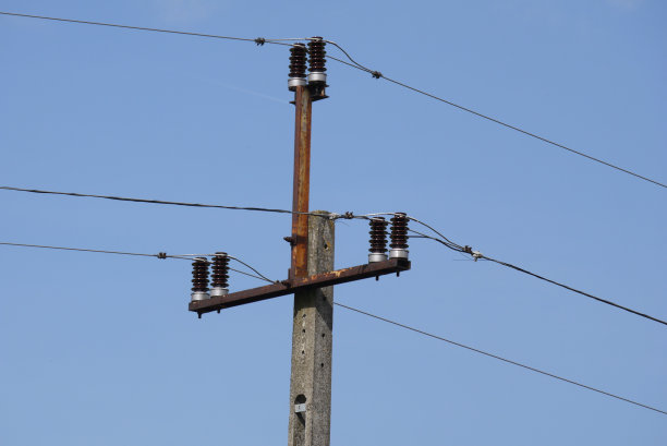 中、塔式输电线路电压15kv图片下载