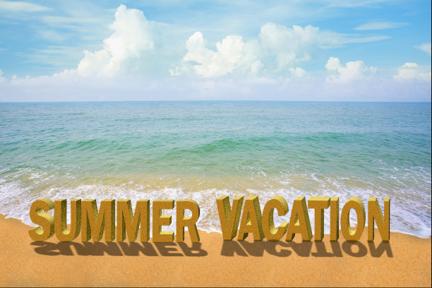 在沙滩上的暑假短信。暑假概念。图片下载