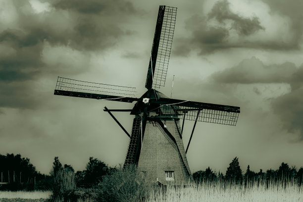 奔驰保存完好的古老文化工厂图片下载