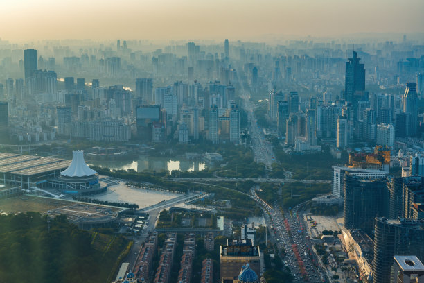 中国广西南宁傍晚日落的城市景观图片下载