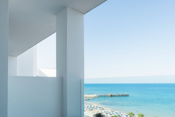 现代简约白色建筑的立面细节图片下载