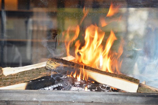 烤箱里的火图片下载