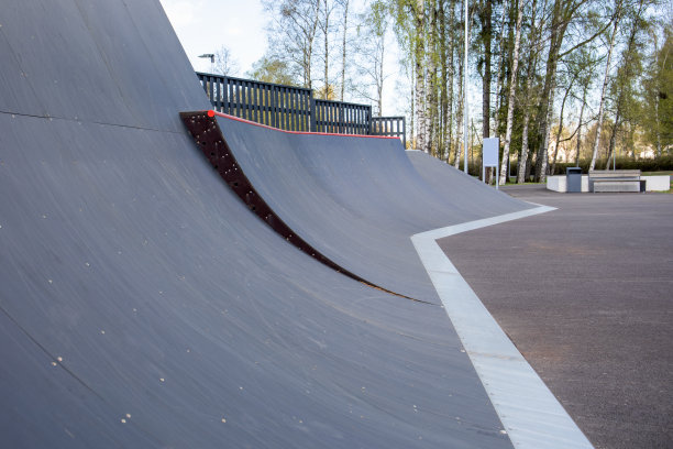 滑板场，公园内休闲场所。极限运动图片下载