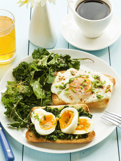 鸡蛋吐司配沙拉图片下载