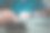 客户支持热线。男子使用智能手机的电子邮件，电话，地址和聊天信息图标。图片下载