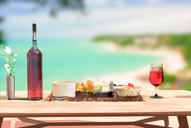 泰式咖喱菜肴，配上果味香料玫瑰酒，摆上以海湾为背景的传统木桌。图片下载