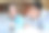 青少年脸上的粉刺男孩和女孩朋友电脑躺在肚子上学习男孩在脸颊上很多青少年皮疹女孩正在仔细看解决问题，找出它是什么图片下载