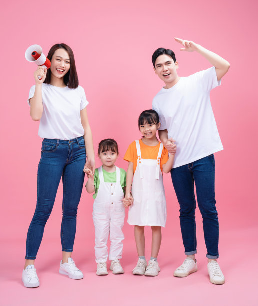 年轻的亚洲家庭背景图片下载