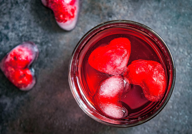 春季或夏季清爽冷饮，配以浆果、覆盆子柠檬水图片下载