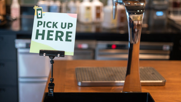 拿起这里的自助服务横幅。图片下载