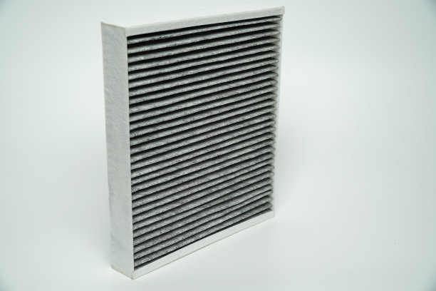 车内空气滤清器隔离白色背景，车内PM2.5粉尘概念，汽配概念，净化空气图片下载