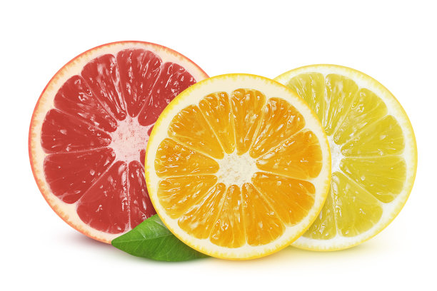 葡萄柚，橙子和柠檬片在孤立的白色背景。柑橘类。图片下载