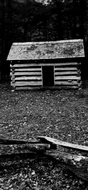 烟山废弃小屋图片下载