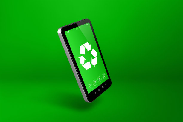 屏幕上有回收标志的智能手机。环保理念图片下载