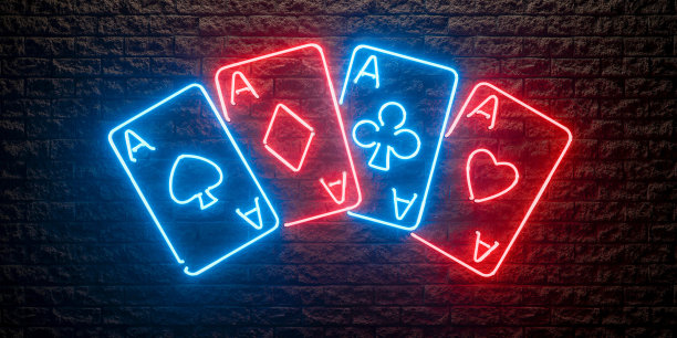 未来的红色和蓝色霓虹灯标志四个王牌纸牌上的砖墙- 3D插图图片下载