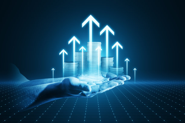 在模糊的背景上，男性手掌握着抽象的蓝色金融硬币和箭头图表。收入增长与市场观念。图片下载