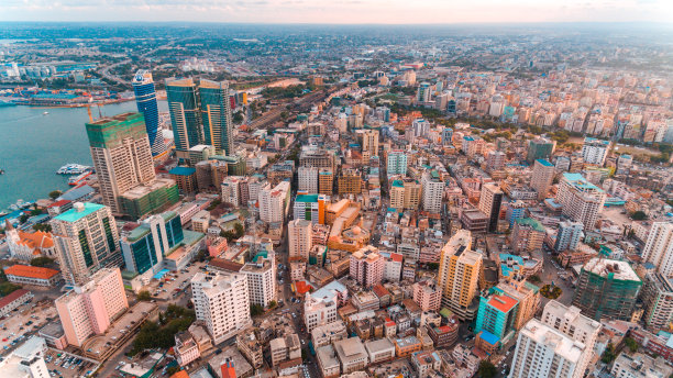 达累斯萨拉姆市的和平天堂鸟瞰图图片下载